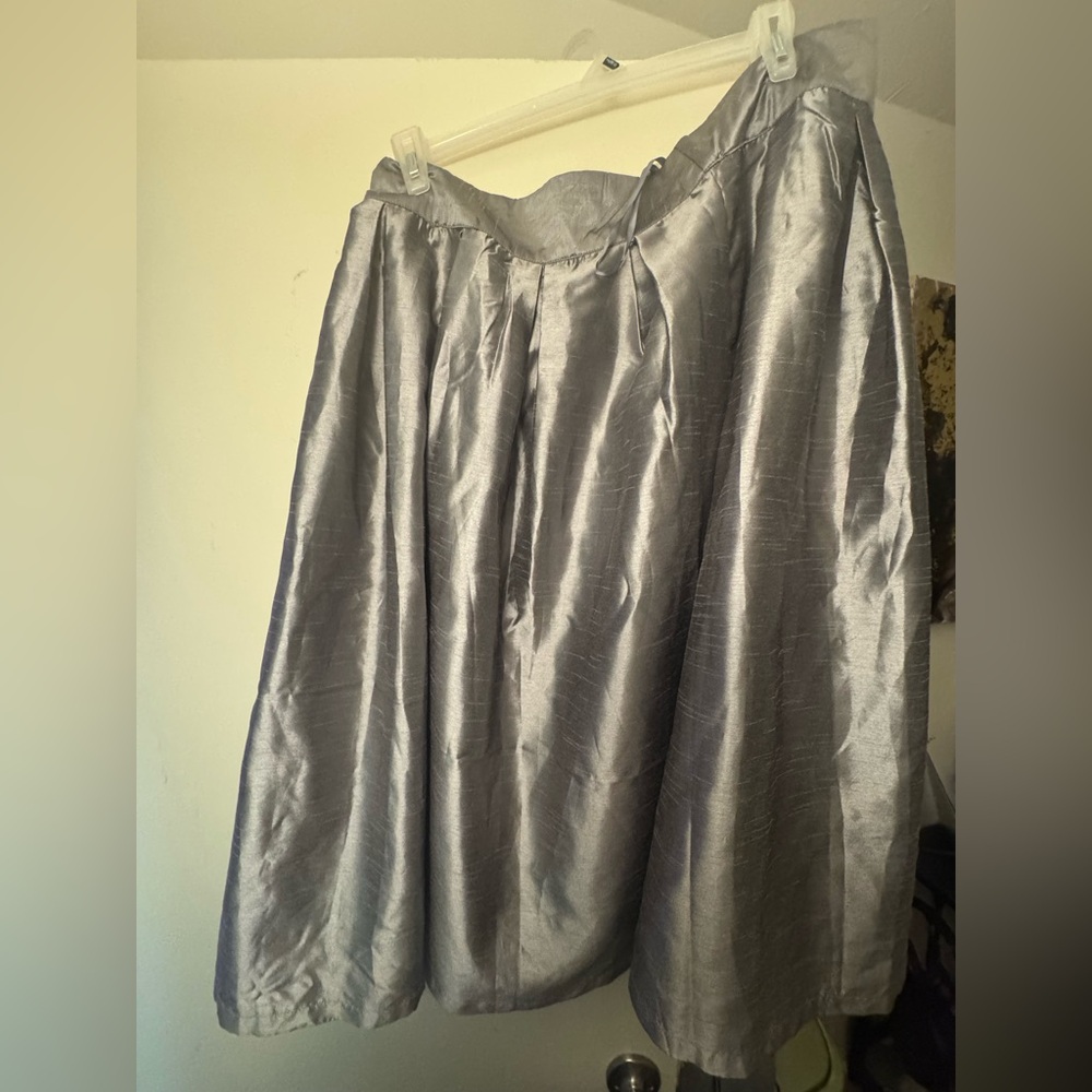 Pleated high waisted skirt